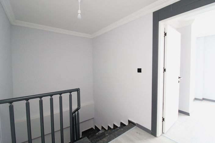 Image No.28-5 Bed Apartment for sale