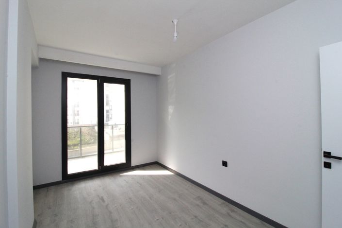 Image No.50-5 Bed Apartment for sale