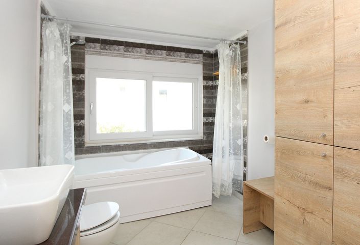 Image No.38-6 Bed House/Villa for sale