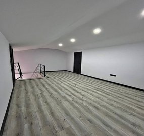 Interior 8