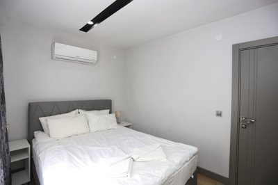 Interior 8