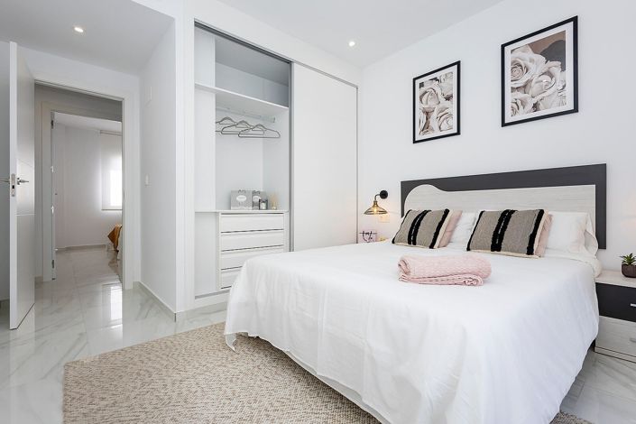 Image No.25-2 Bed Apartment for sale