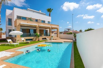 4 Bed House/Villa for sale