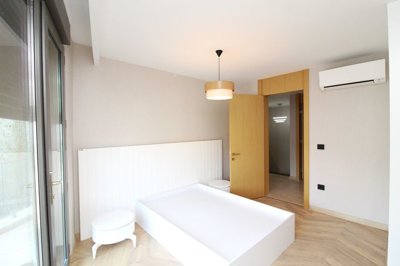 Interior 6