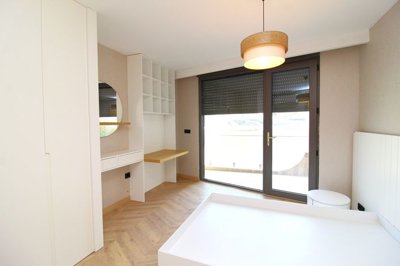 Interior 7
