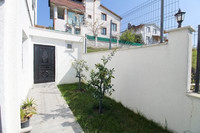 Exterior 10
