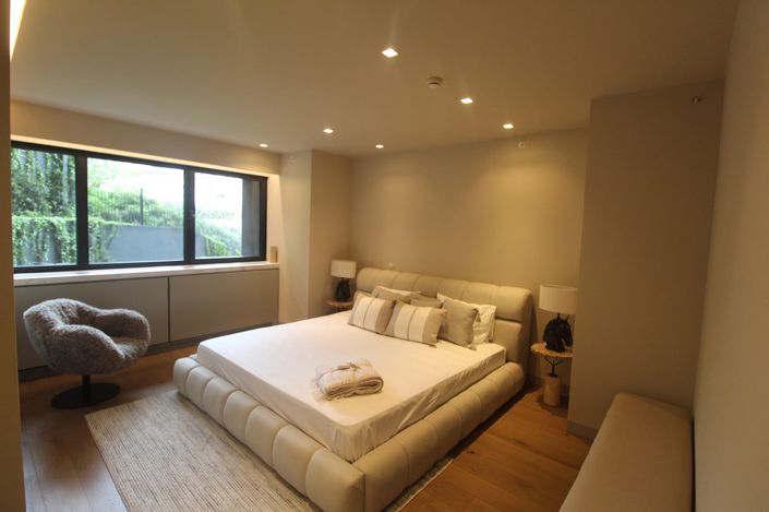 Image No.19-8 Bed Apartment for sale