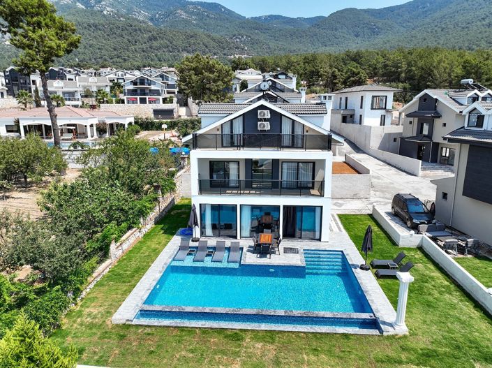 Image No.1-4 Bed House/Villa for sale