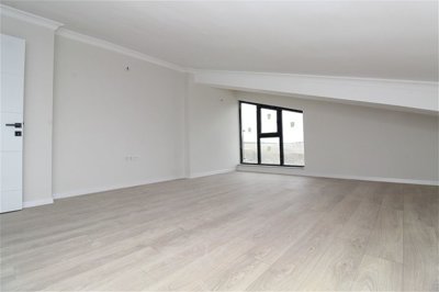 Interior 6