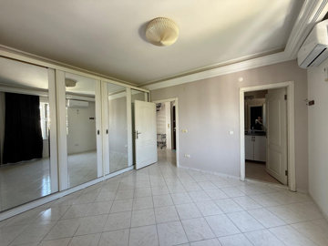 Interior 7