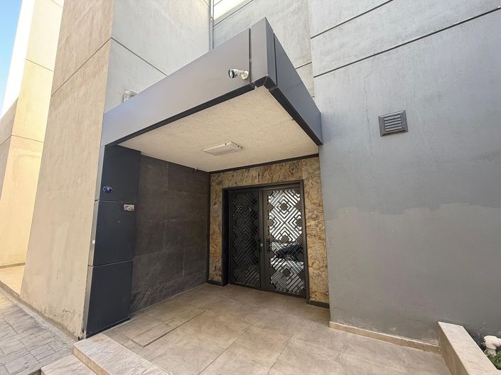 Image No.9-3 Bed Apartment for sale