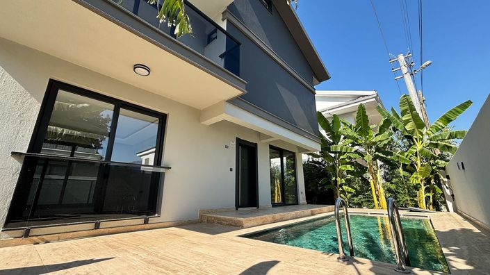 Image No.1-4 Bed House/Villa for sale