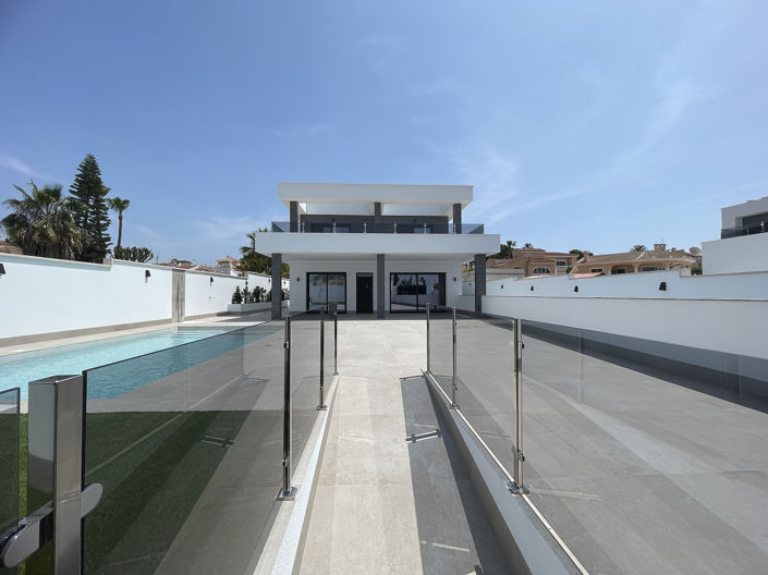 Image No.20-4 Bed House/Villa for sale