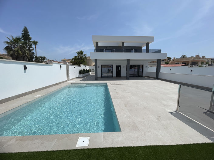 Image No.3-4 Bed House/Villa for sale