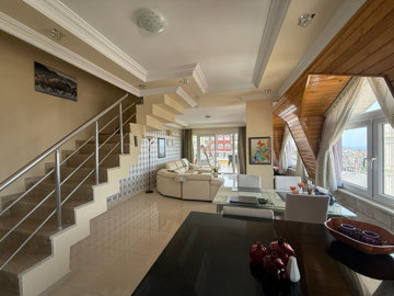 Interior 4