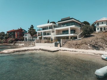 Exterior 13