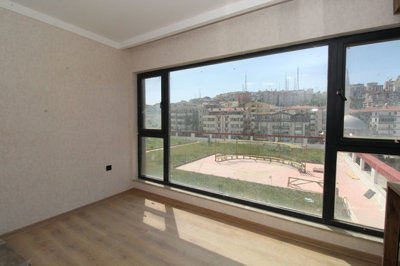Interior 6