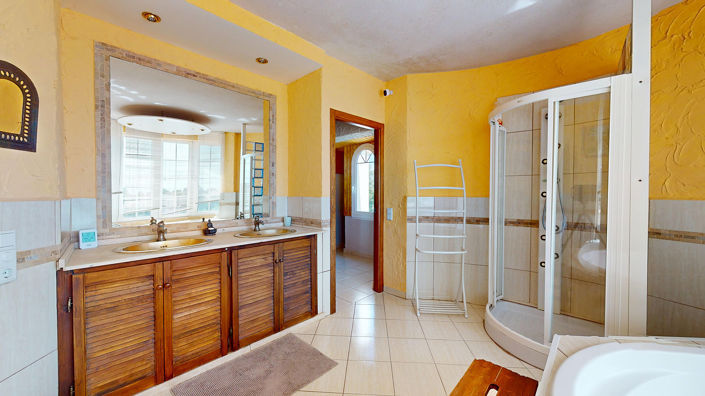 Image No.66-5 Bed House/Villa for sale