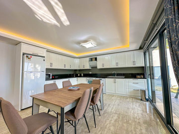 Interior 5