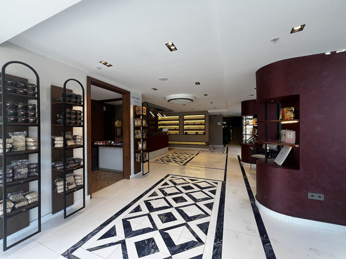 Image No.7-28 Bed Commercial for sale