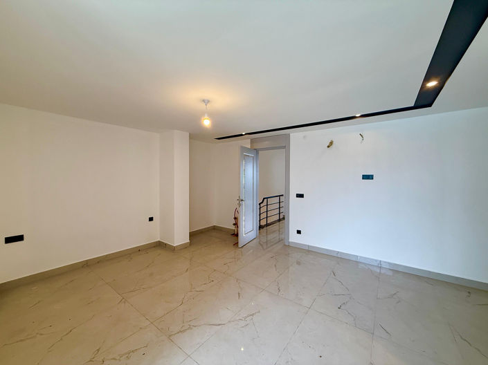 Image No.24-3 Bed Apartment for sale