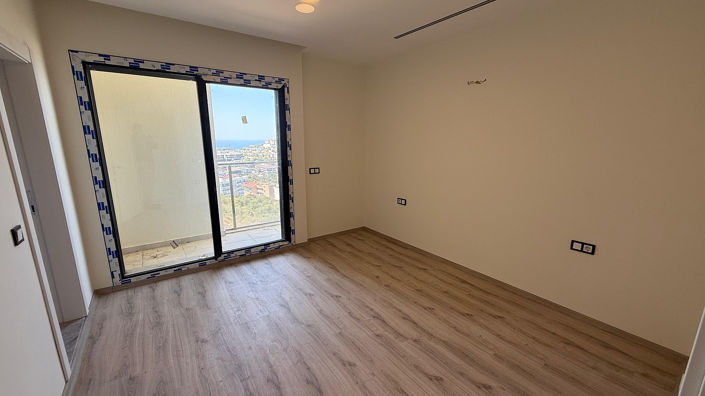 Image No.10-3 Bed Apartment for sale