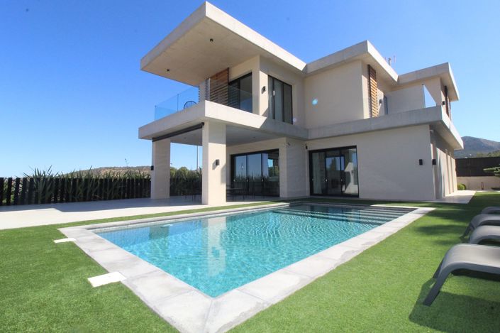 Image No.1-4 Bed House/Villa for sale