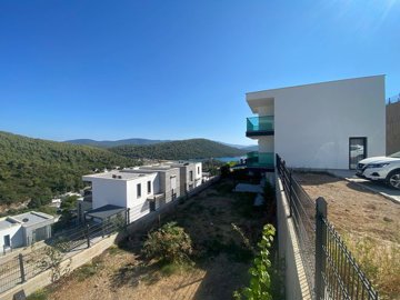Exterior 4