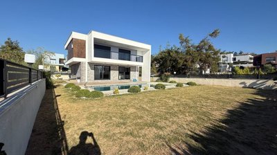 Exterior 3