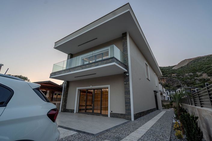 Image No.2-4 Bed House/Villa for sale