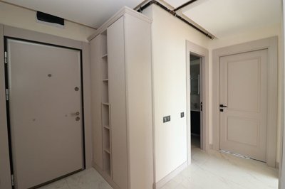 Interior 6