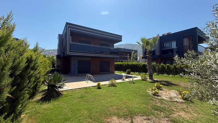 Image No.1-4 Bed House/Villa for sale