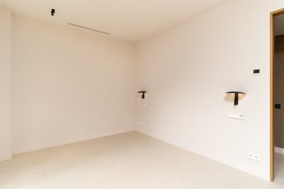 Interior 8