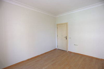 Interior 6