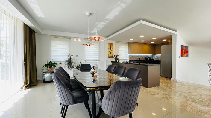 Image No.12-6 Bed House/Villa for sale