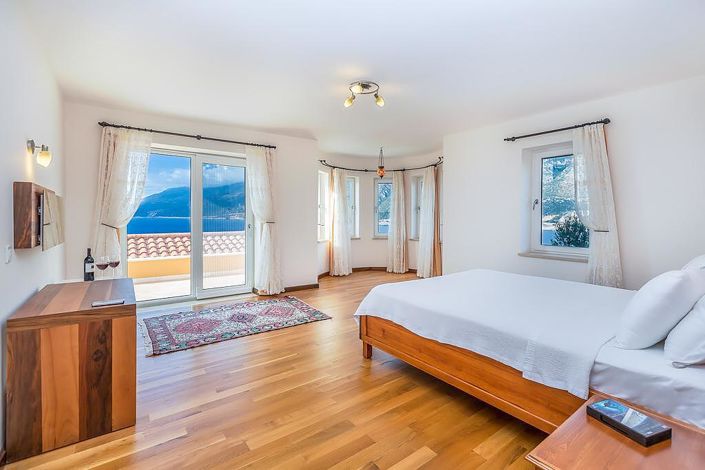 Image No.17-8 Bed House/Villa for sale