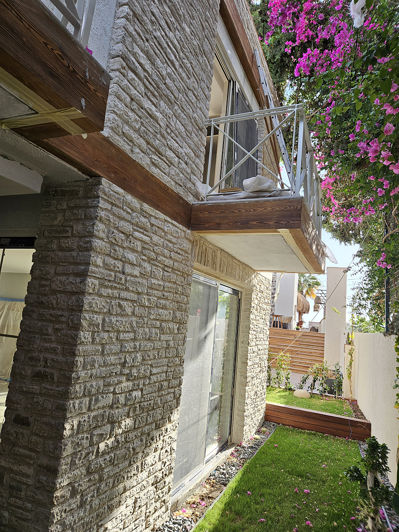 Image No.20-9 Bed Commercial for sale