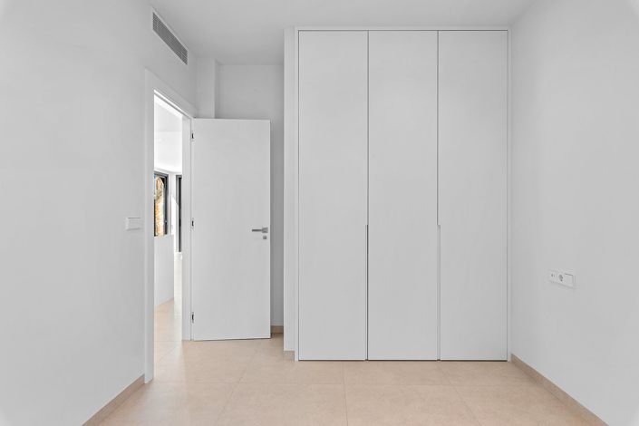 Image No.23-3 Bed Apartment for sale