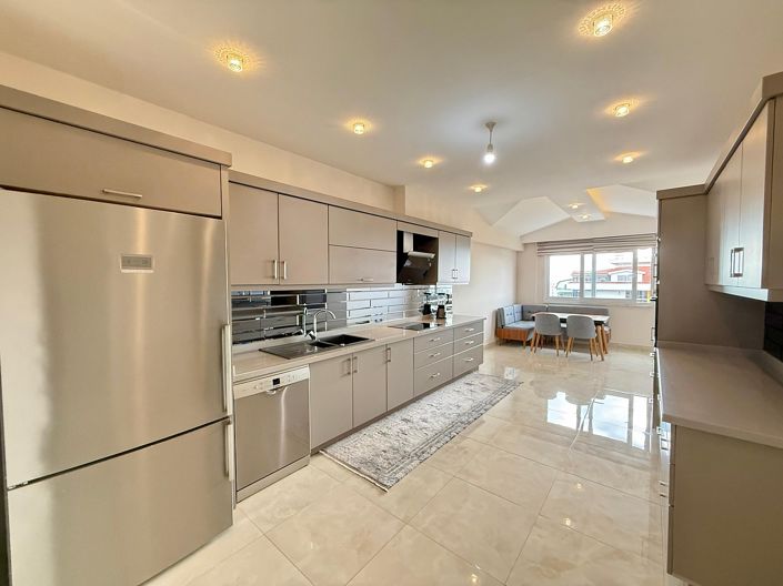 Image No.19-5 Bed Apartment for sale