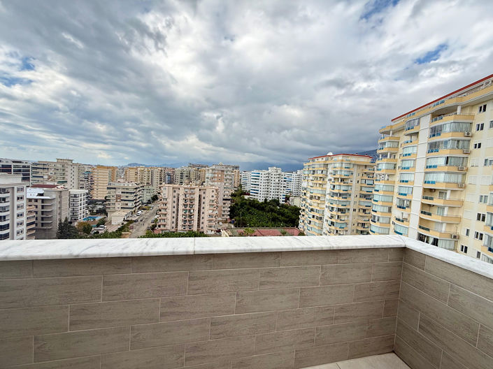 Image No.37-5 Bed Apartment for sale