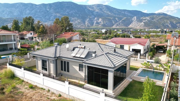 Image No.1-4 Bed House/Villa for sale