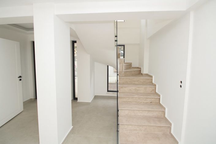 Image No.8-5 Bed House/Villa for sale