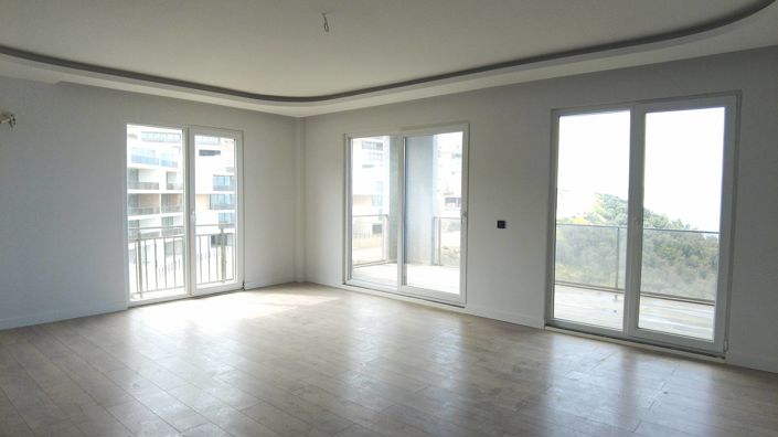 Image No.30-5 Bed Apartment for sale