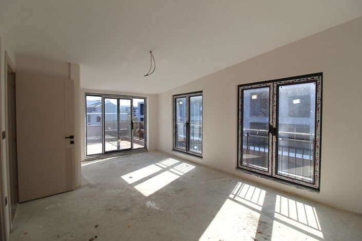 Image No.41-5 Bed Apartment for sale