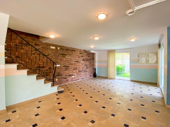 Image No.20-7 Bed Villa for sale