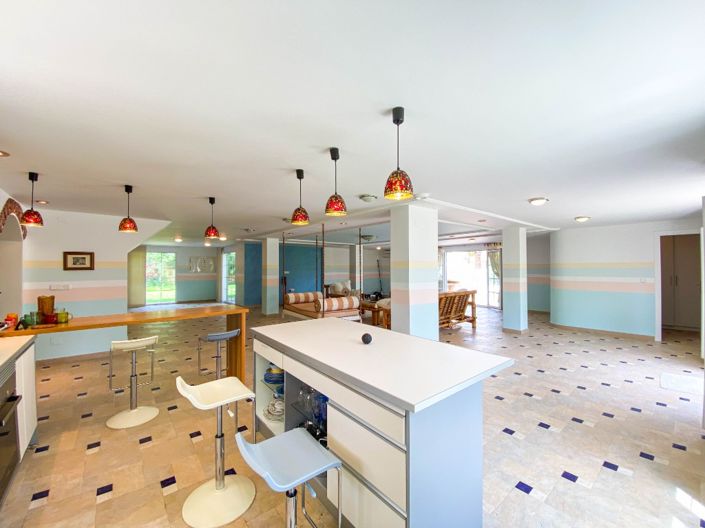 Image No.9-7 Bed Villa for sale