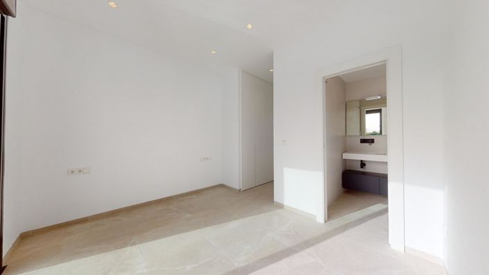 Image No.19-3 Bed Villa for sale