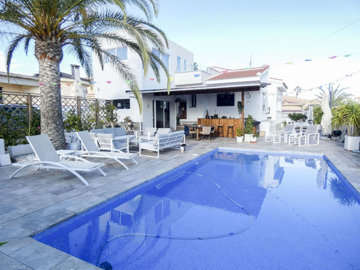5 Bed Villa for sale