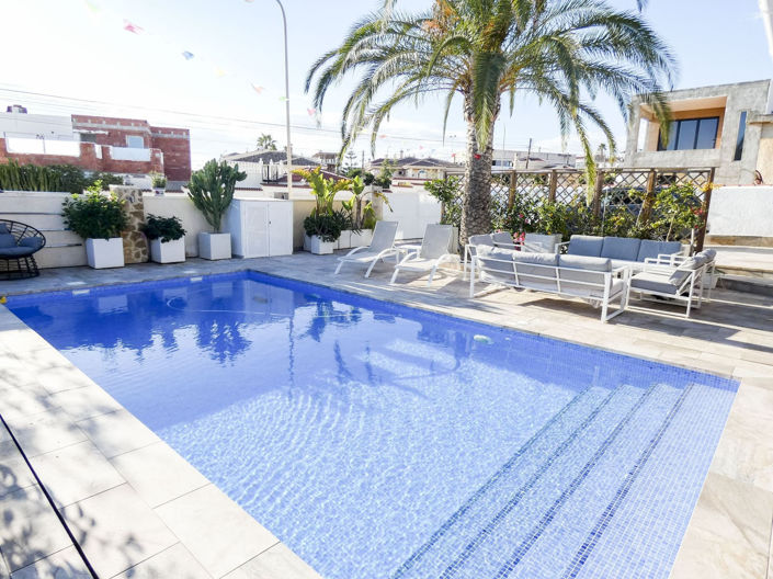 Image No.38-5 Bed Villa for sale