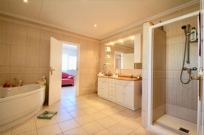 Image No.16-4 Bed Villa for sale